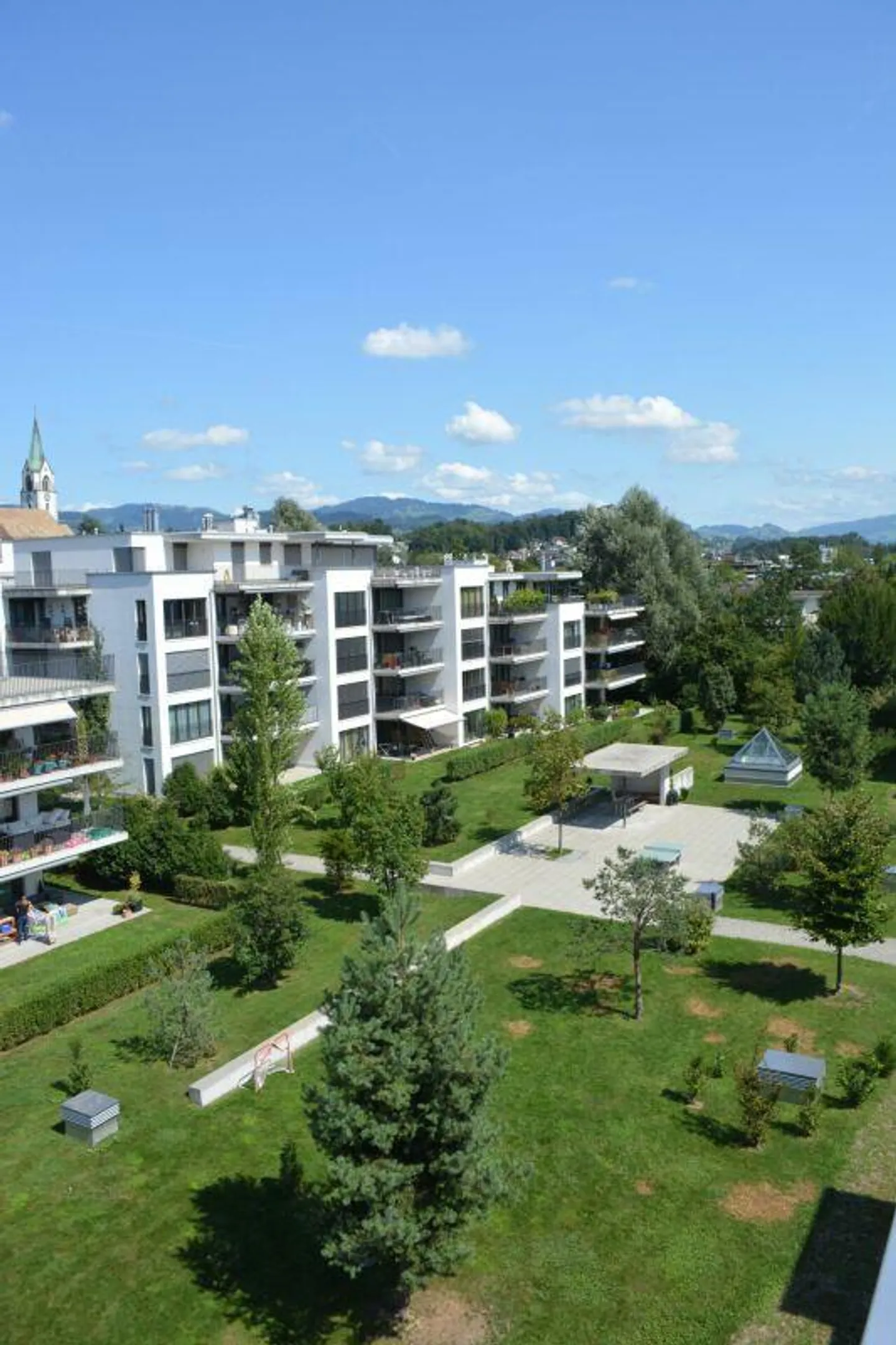 Ampio appartamento giardino di 2 stanze cerca nuovo inquilino - Foto 1 di 10