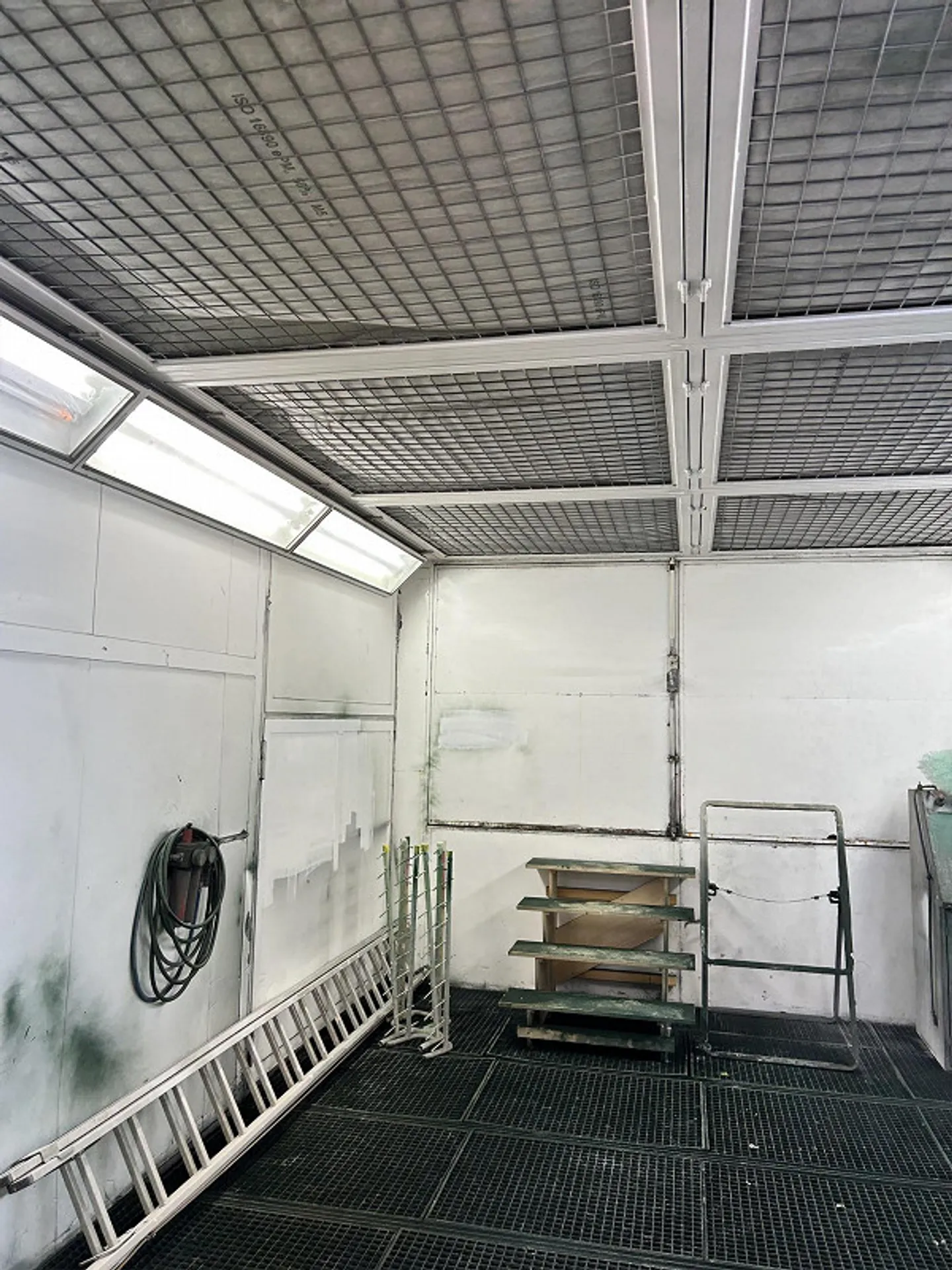 Commercial space with spray booth - Photo 8 of 9