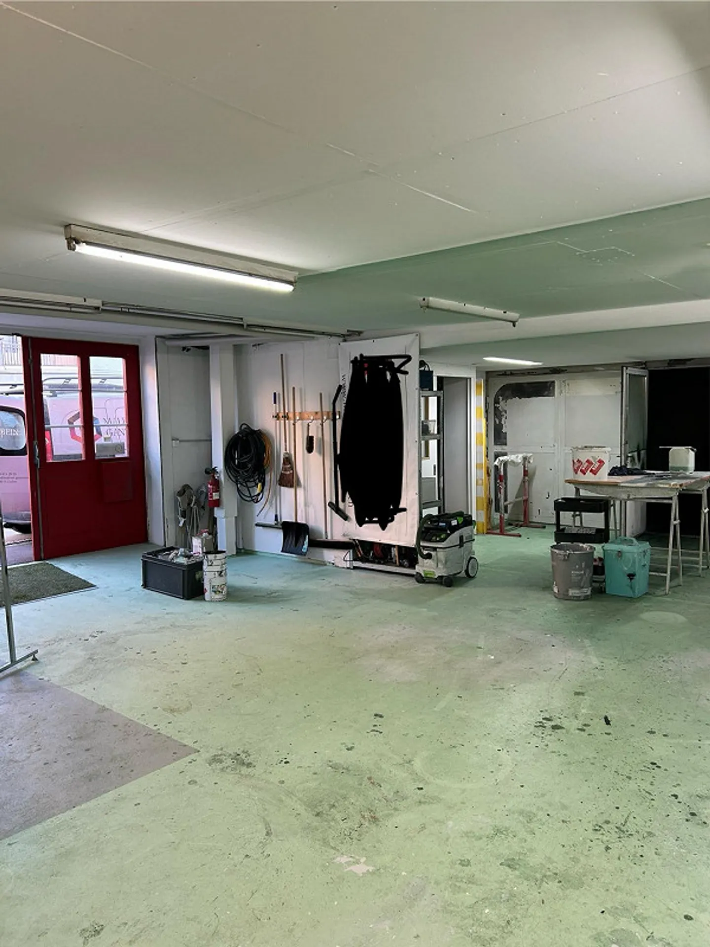 Commercial space with spray booth - Photo 9 of 9