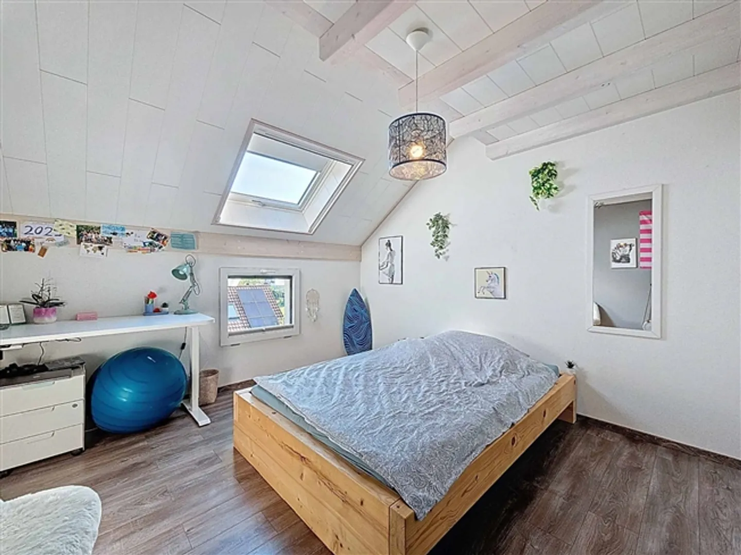 Modern Semi-Detached House with Garden - Photo 6 of 13