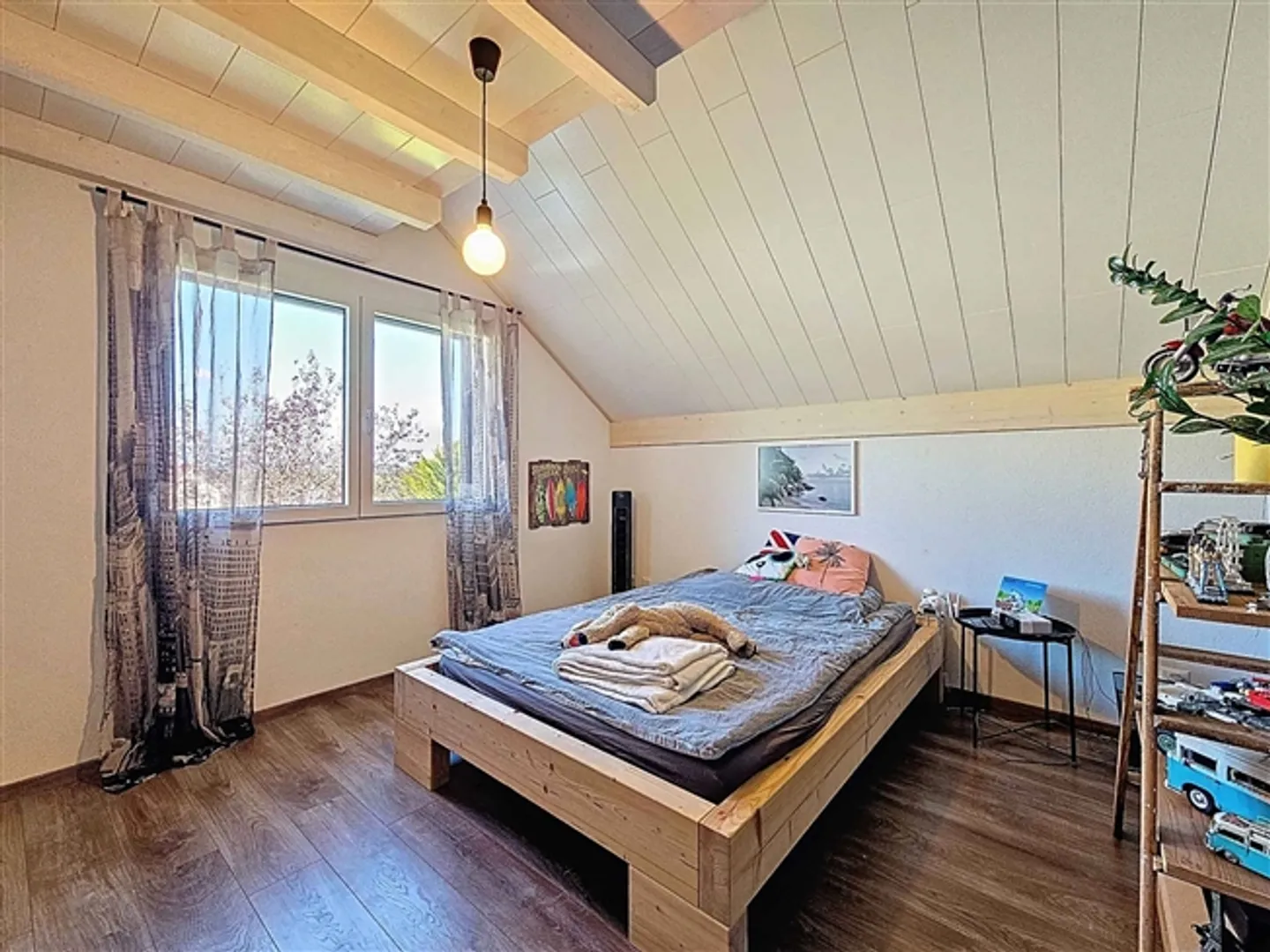 Modern Semi-Detached House with Garden - Photo 7 of 13