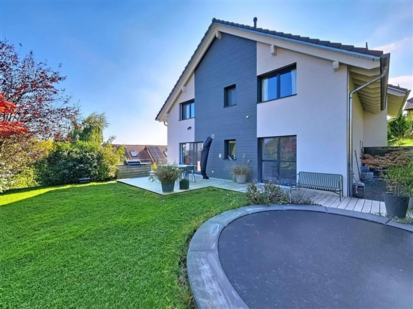 Modern Semi-Detached House with Garden - Photo 1 of 13