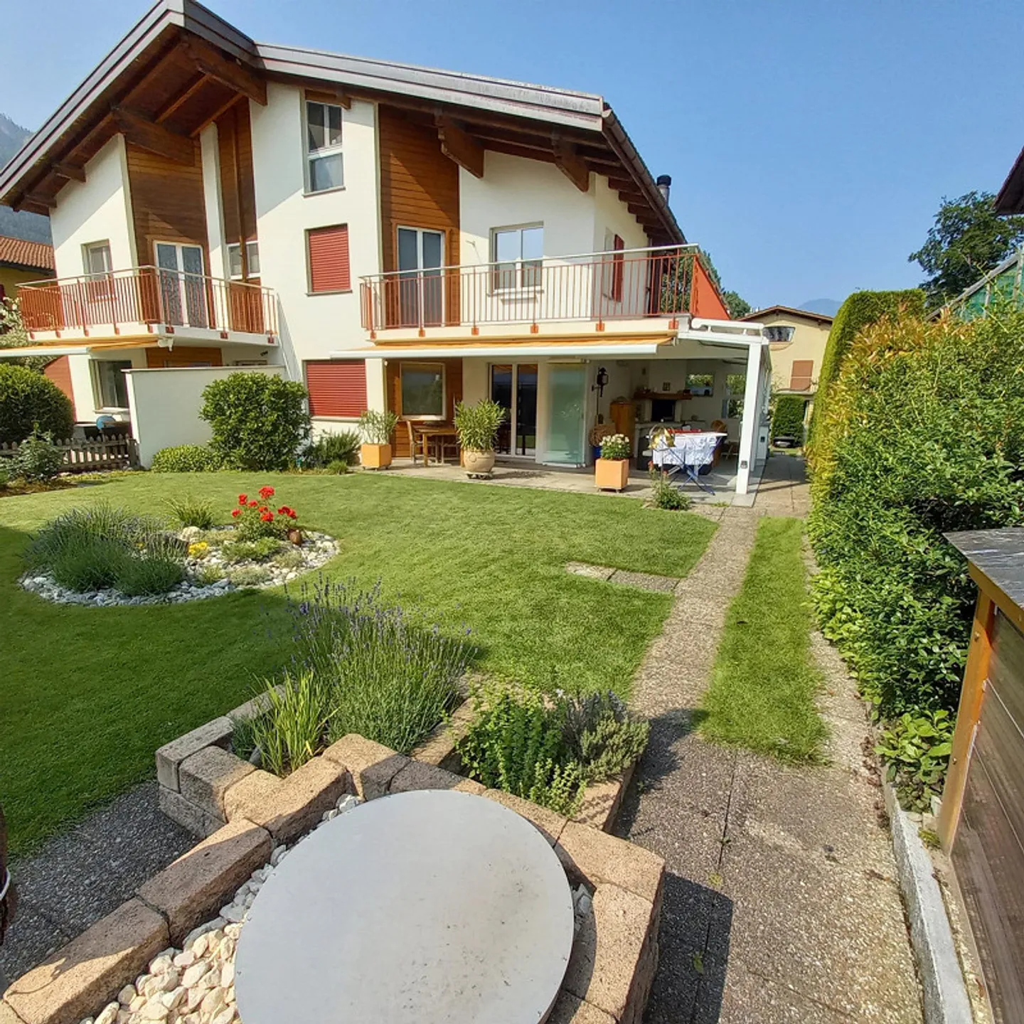 Vivere tranquillamente, vivere centralmente: Top casa unifamiliare per famiglia o coppia - Foto 1 di 21
