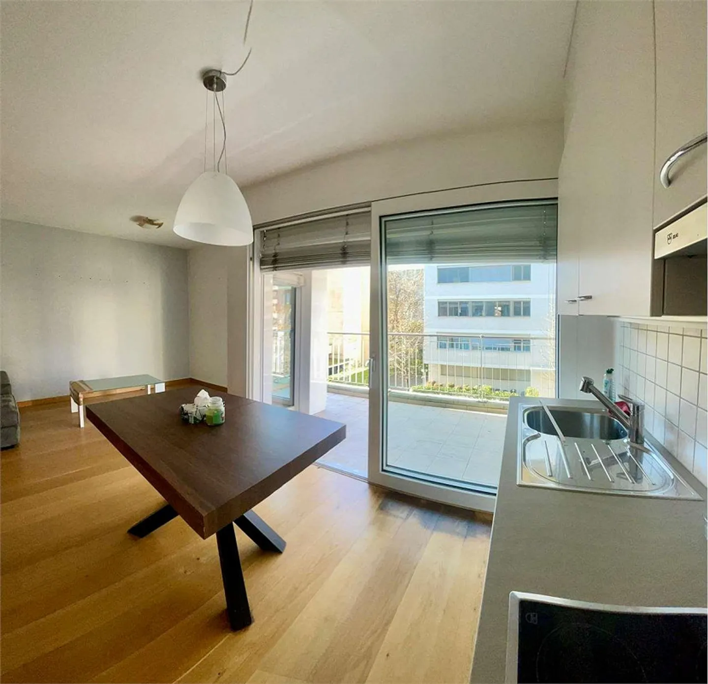 Spazioso e luminoso appartamento di 2,5 locali con ampia terrazza - Foto 5 di 13