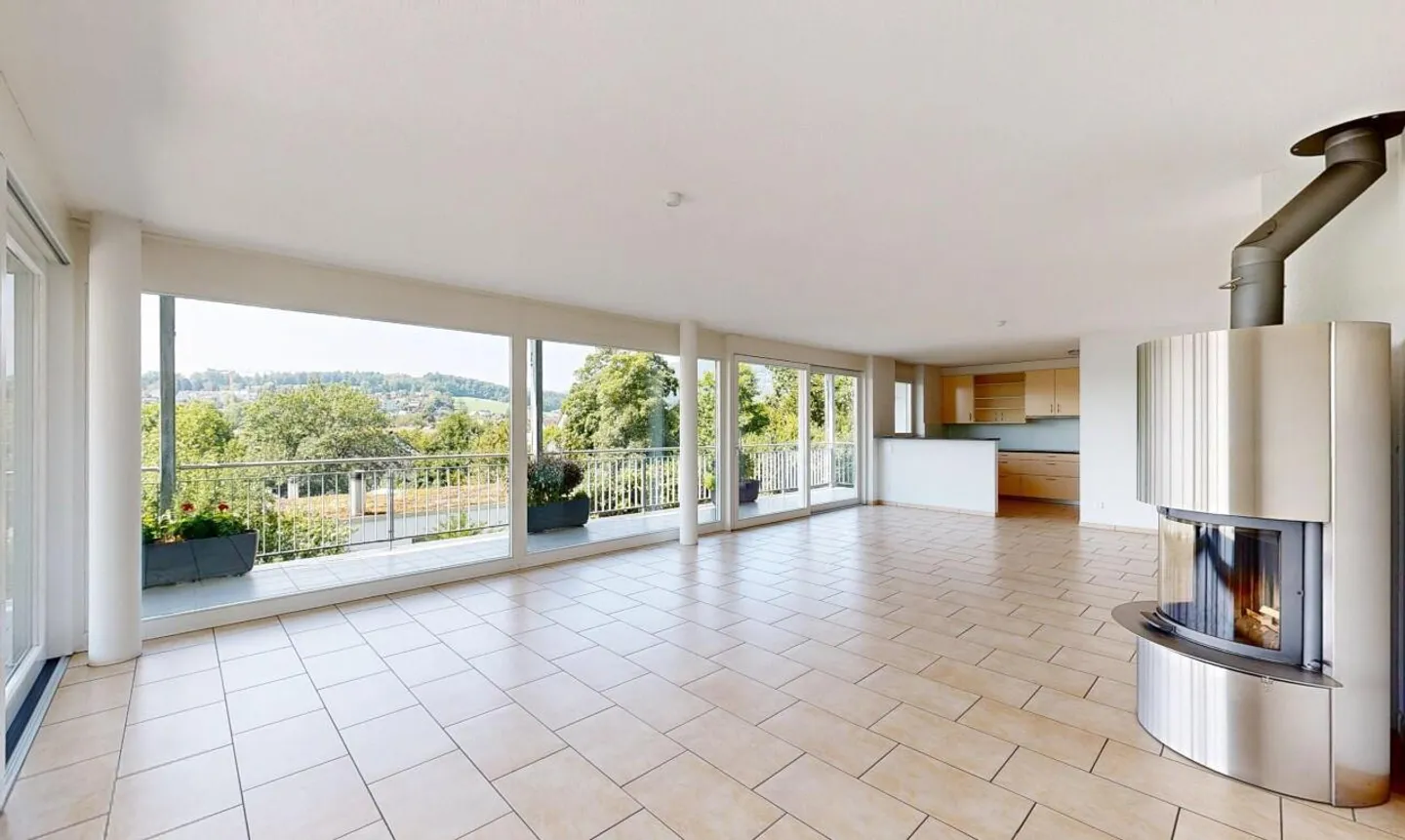 Appartamento con Terrazza Luminoso con Vista Panoramica & Comfort - Foto 3 di 11