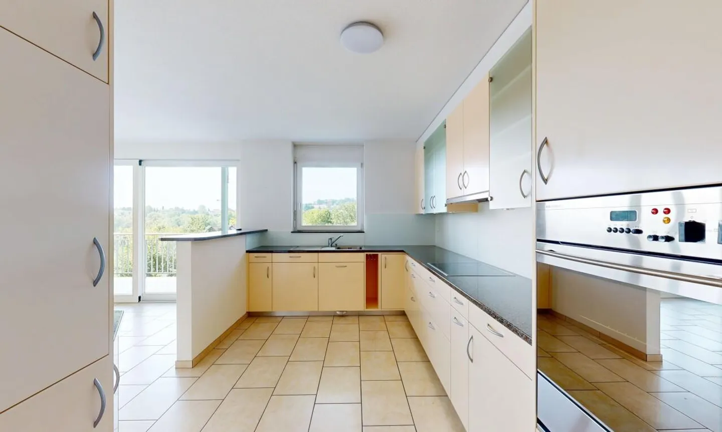 Appartamento con Terrazza Luminoso con Vista Panoramica & Comfort - Foto 8 di 11