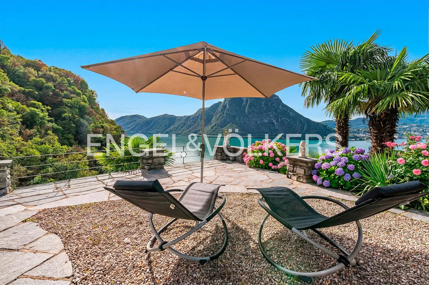 Panoramic house with lake view and boat in Caprino - Photo 2 of 13