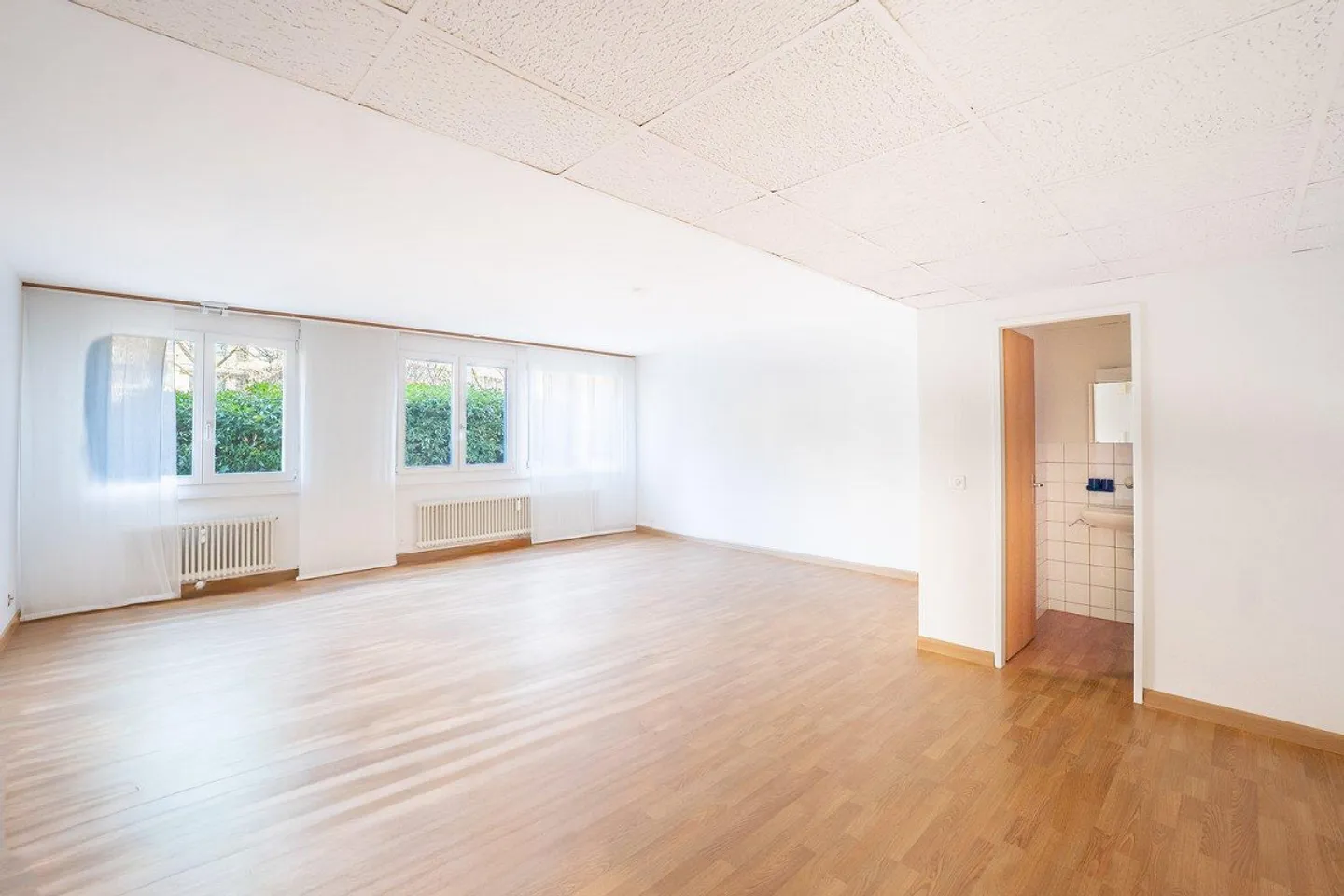 Espace de bureau ou de pratique lumineux dans le quartier universitaire - Photo 1 sur 13