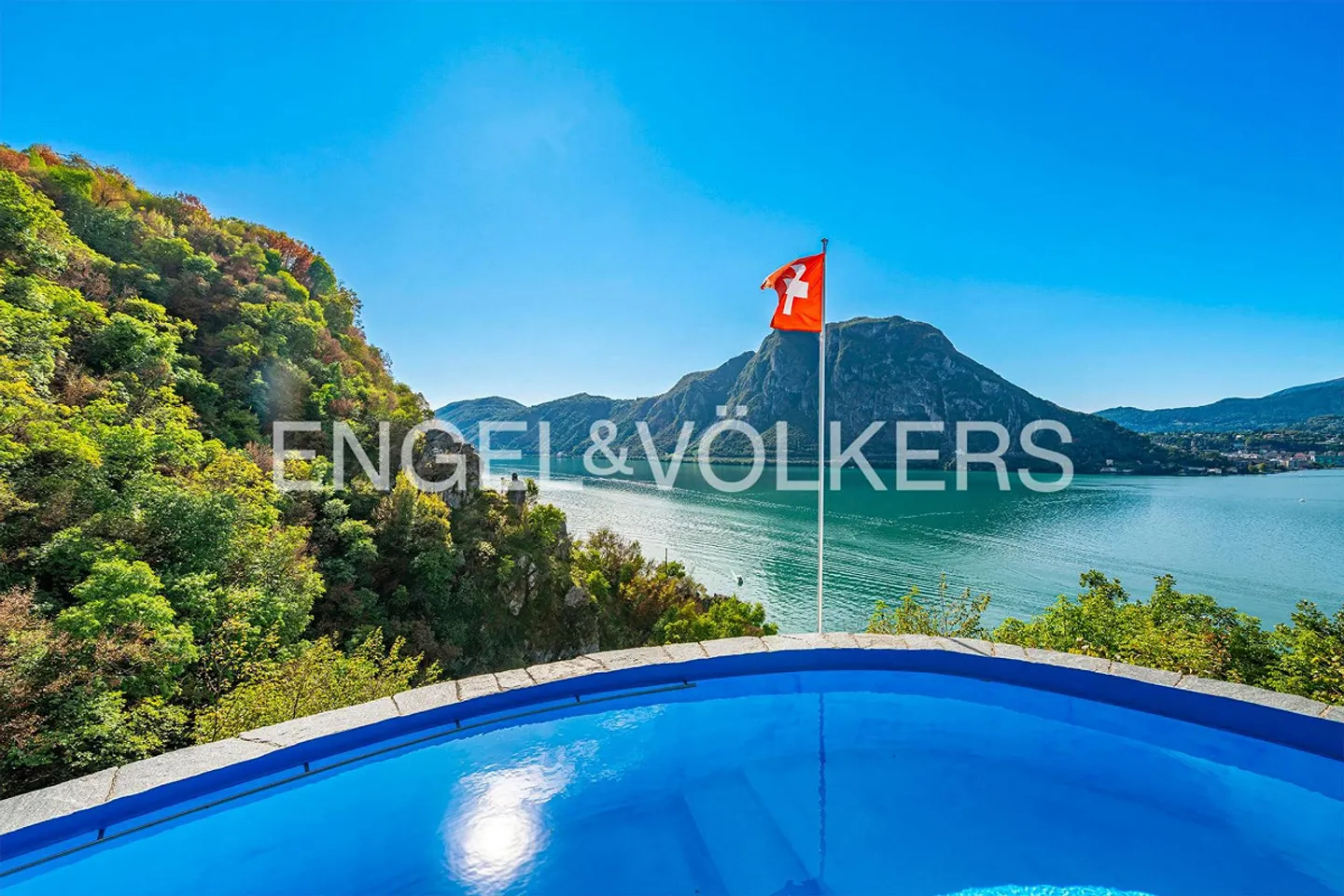 Panoramic house with lake view and boat in Caprino - Photo 7 of 13
