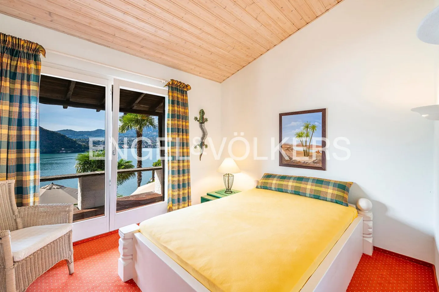 Panoramic house with lake view and boat in Caprino - Photo 8 of 13