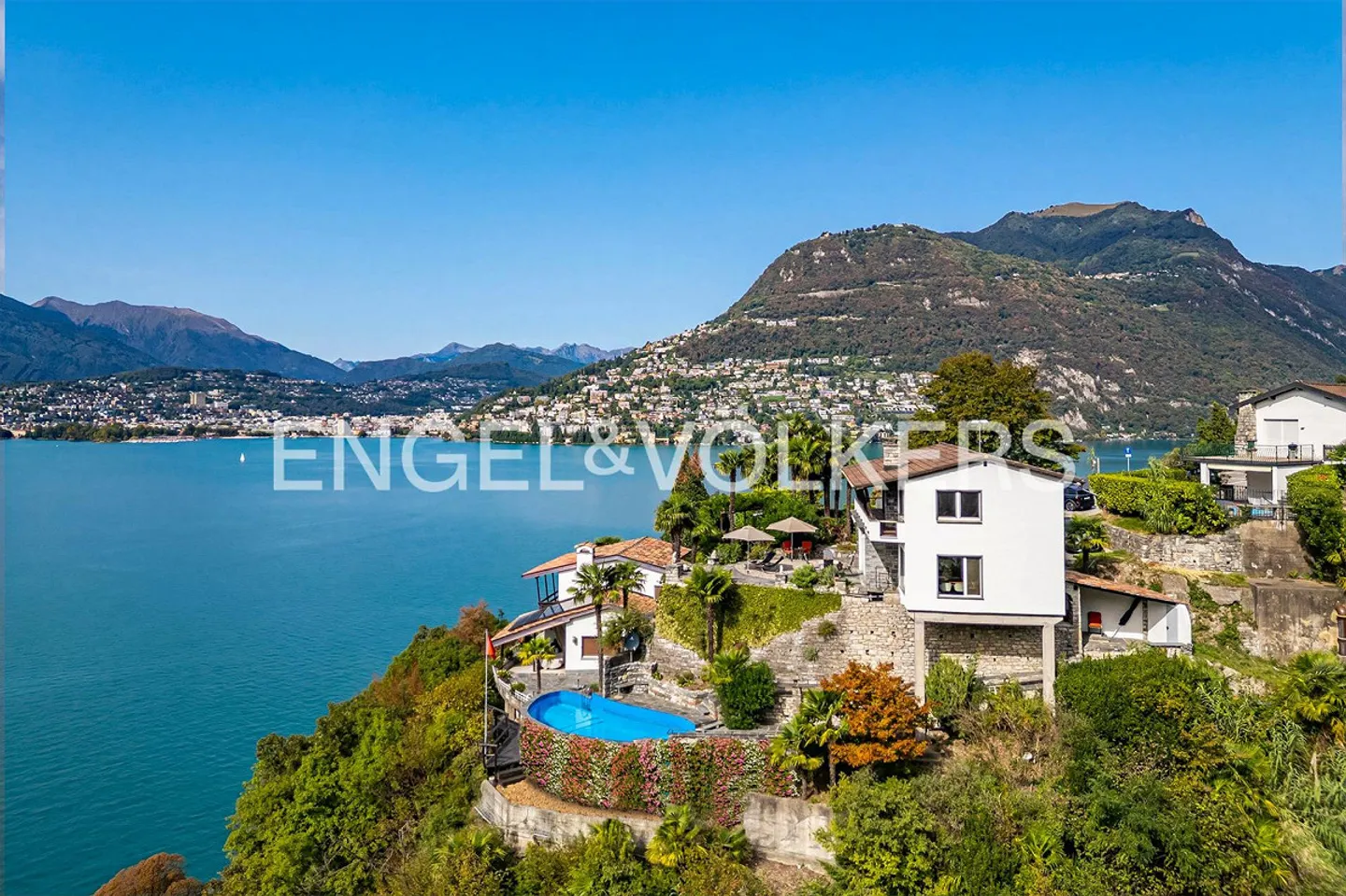 Panoramic house with lake view and boat in Caprino - Photo 13 of 13