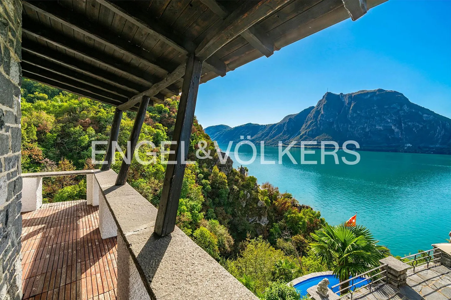Panoramic house with lake view and boat in Caprino - Photo 11 of 13