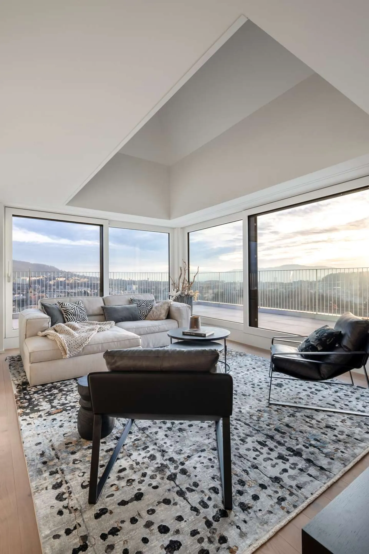 Exclusive Triplex Apartment in Zurich - Photo 1 of 13