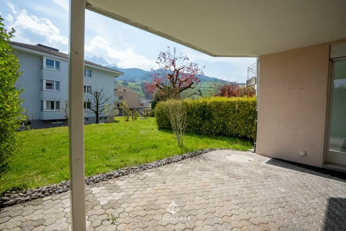 Light-Filled Living with Terrace and Balcony in a Quiet Location - Photo 4 of 15