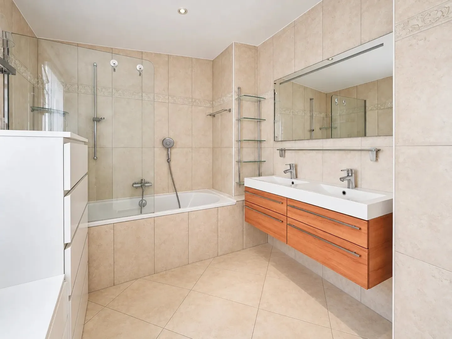 Charming Attic Apartment in Bernex - Photo 11 of 15