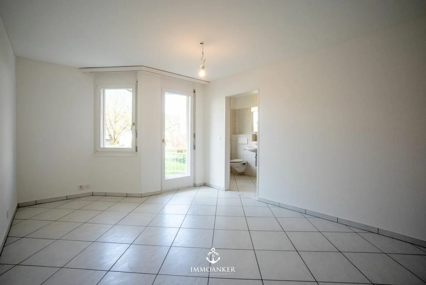 Light-Filled Living with Terrace and Balcony in a Quiet Location - Photo 9 of 15