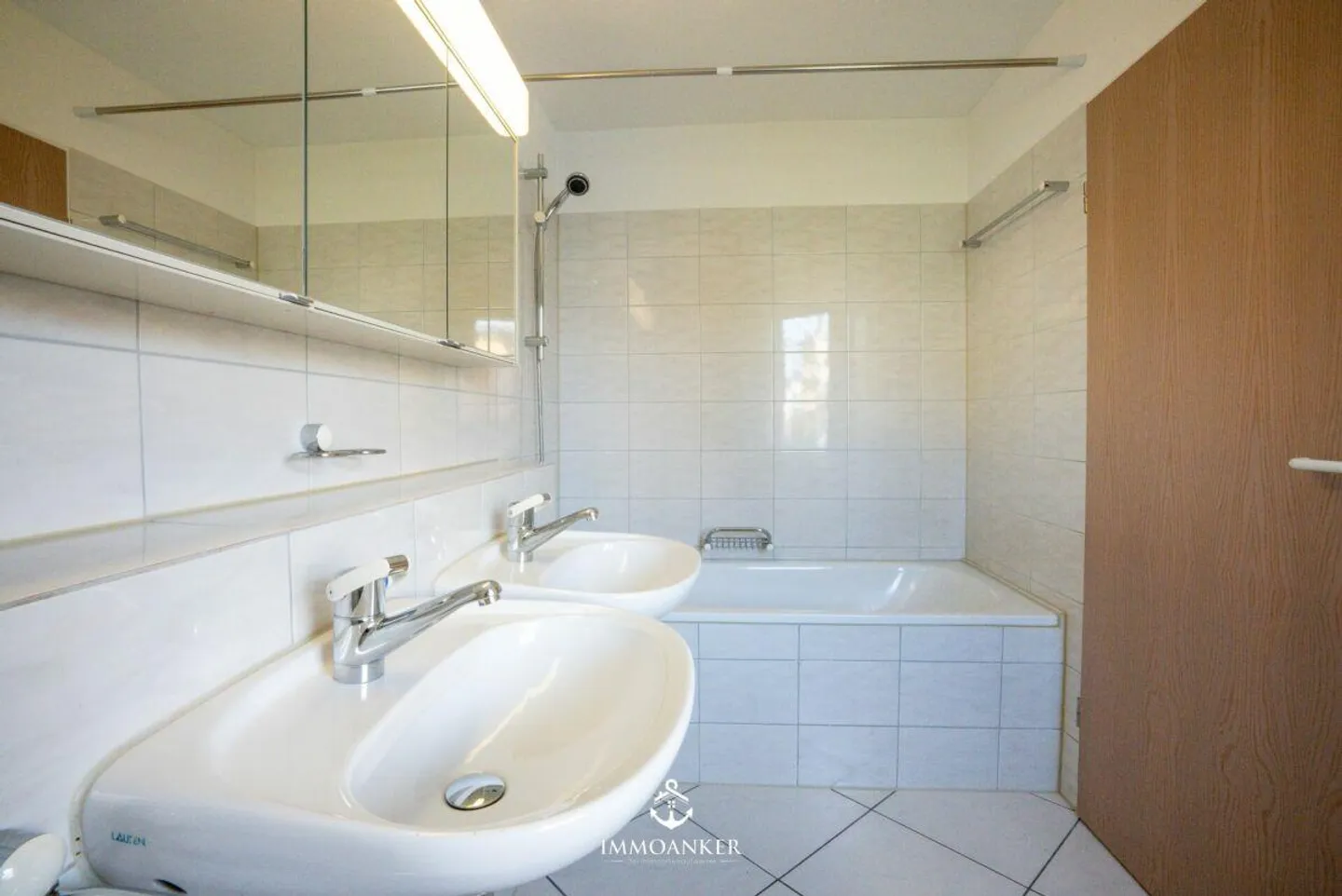 Light-Filled Living with Terrace and Balcony in a Quiet Location - Photo 14 of 15