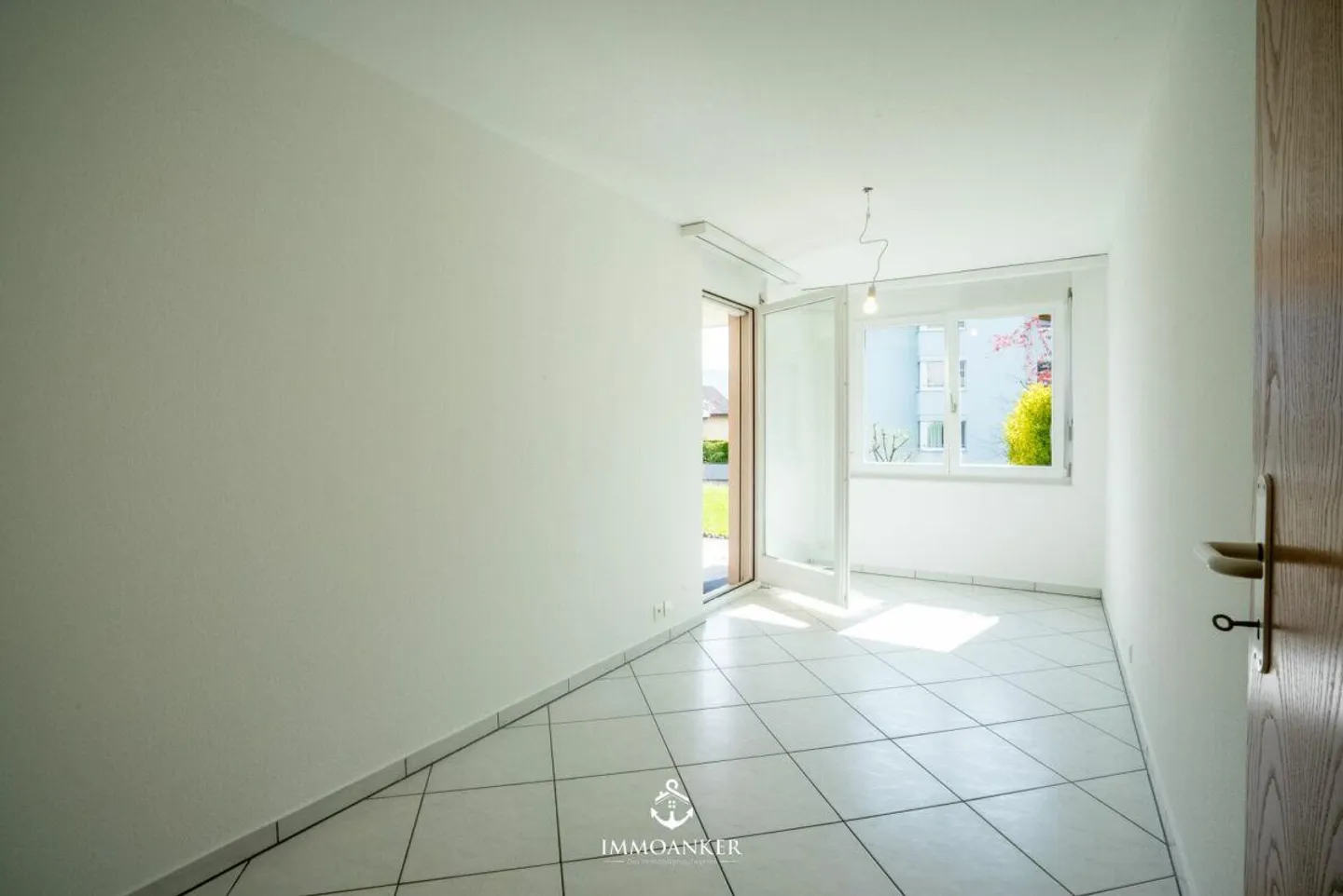 Light-Filled Living with Terrace and Balcony in a Quiet Location - Photo 12 of 15