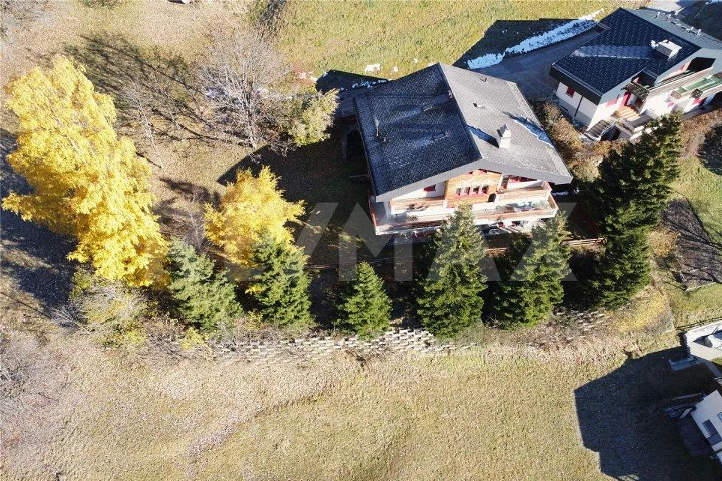 Villa with 3 Flats in Prime Location - Photo 2 of 13