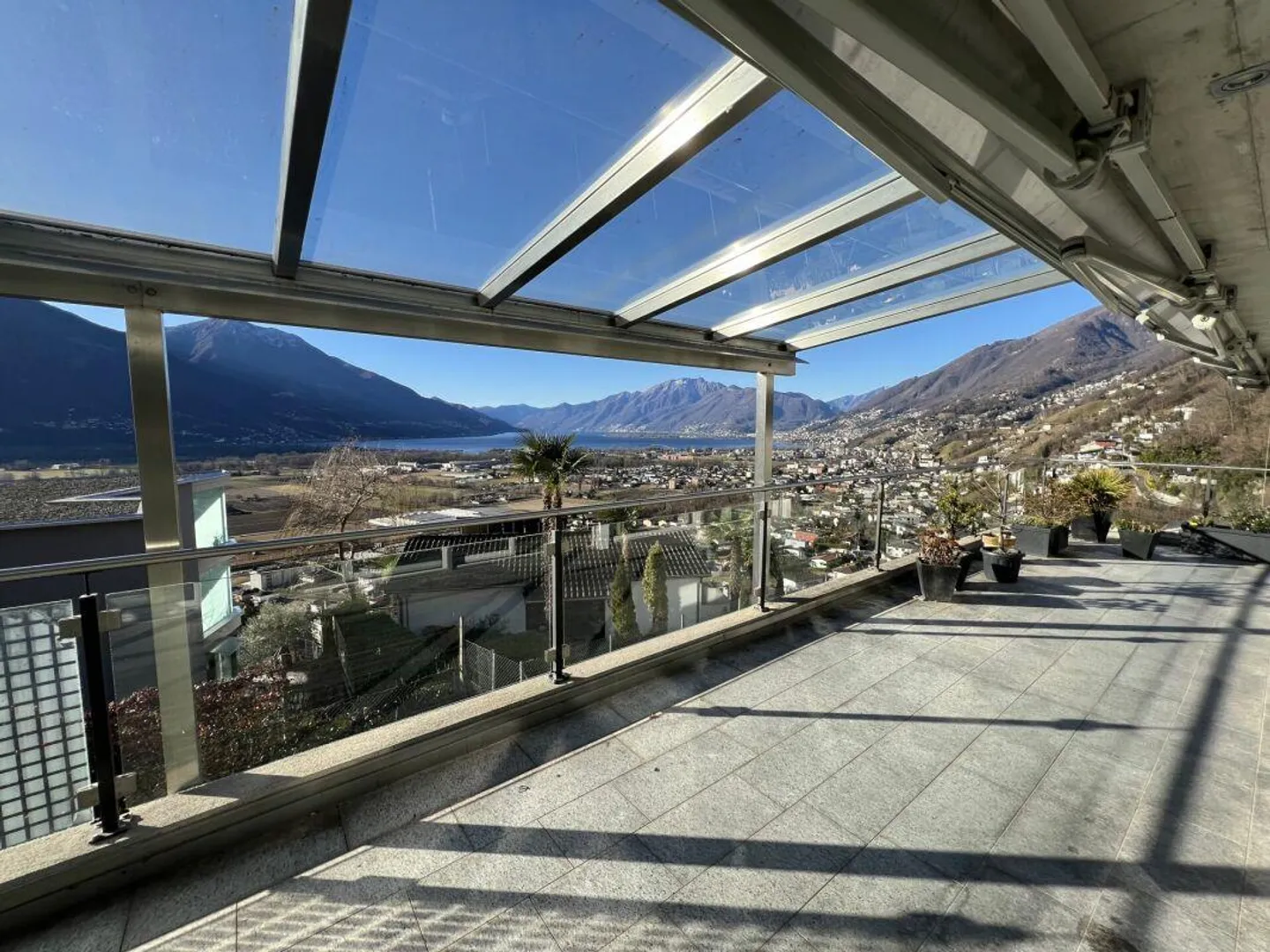 Appartamento 5,5 locali con piscina e vista mozzafiato - Foto 1 di 19
