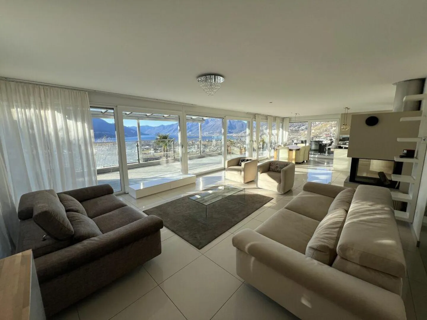 Appartamento 5,5 locali con piscina e vista mozzafiato - Foto 4 di 19
