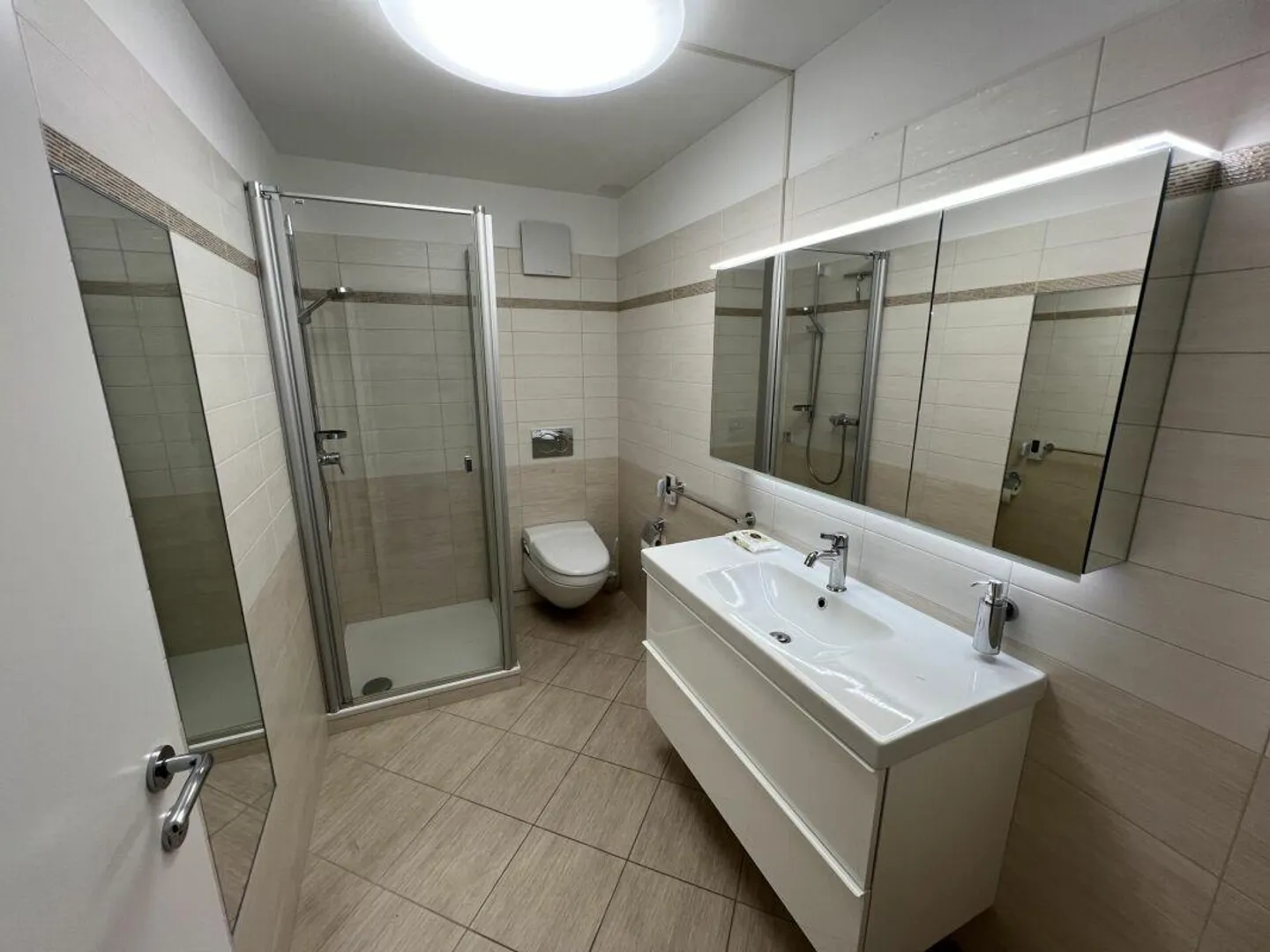 Appartamento 5,5 locali con piscina e vista mozzafiato - Foto 14 di 19