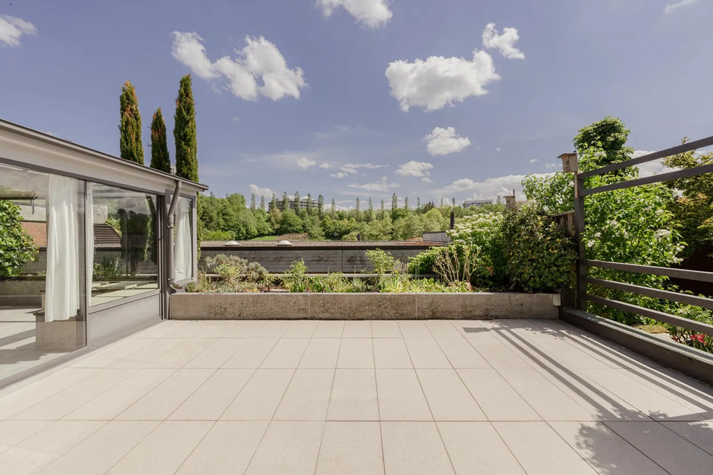 The dream of a terrace house with a large garden area in Bern - Photo 1 of 16