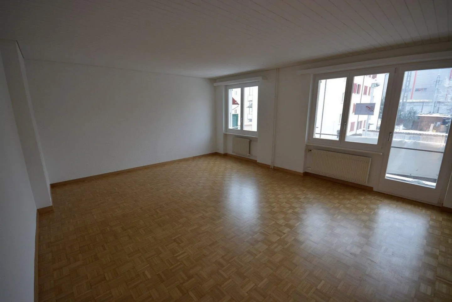 bellissimo appartamento di 3.5 locali in una posizione centrale - Foto 2 di 5