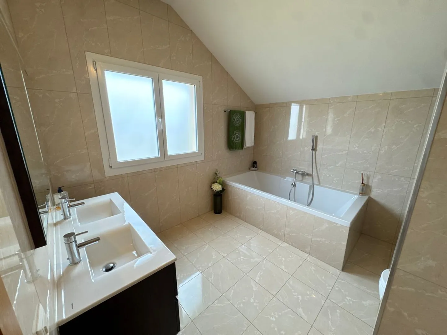 Wunderschönes individuelles Architektenhaus, nur 18 Minuten von Bulle entfernt. - Foto 11 von 13