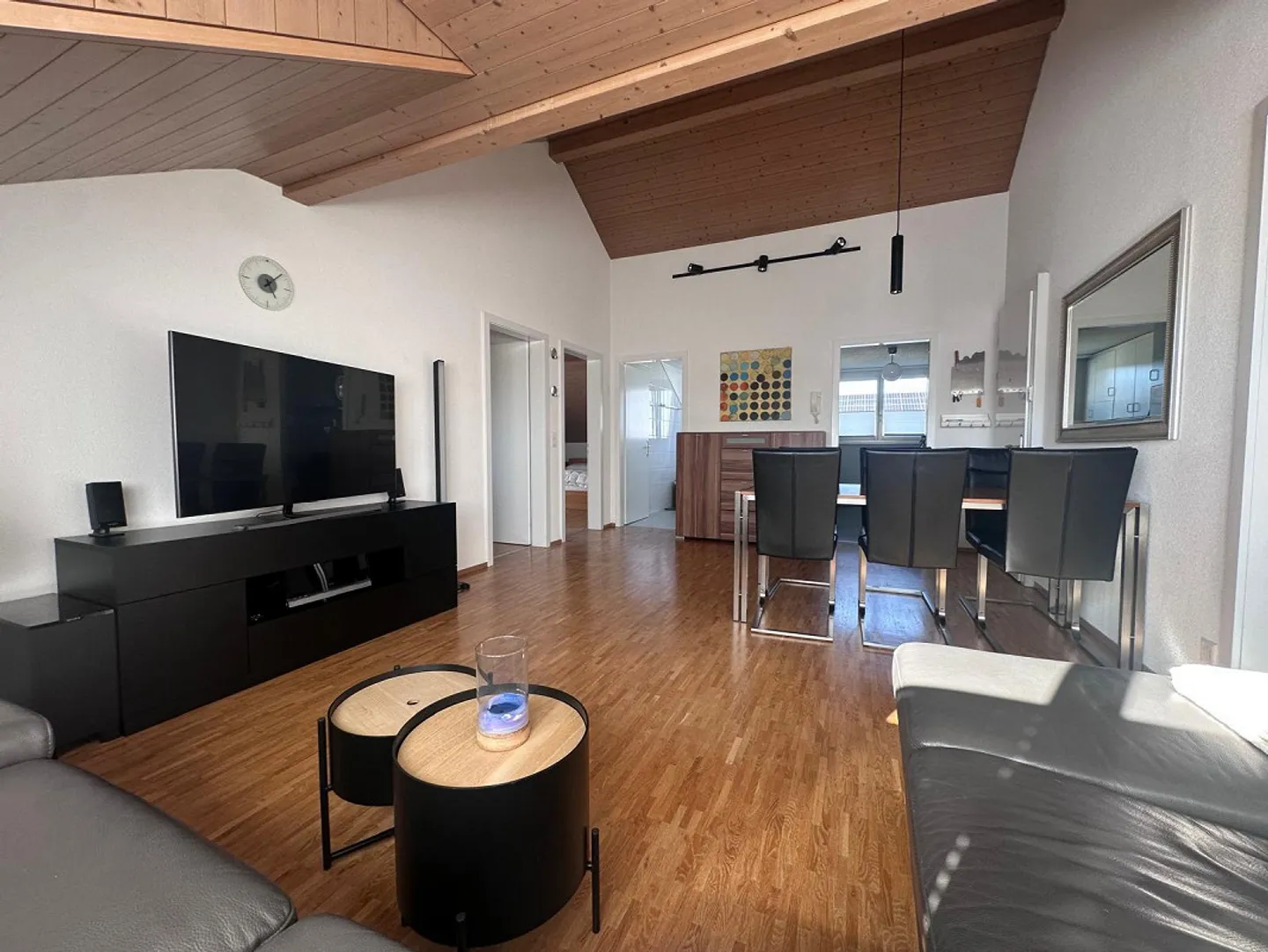 Furnished 3.5-room apartment available from now until the end of October - Photo 1 of 9
