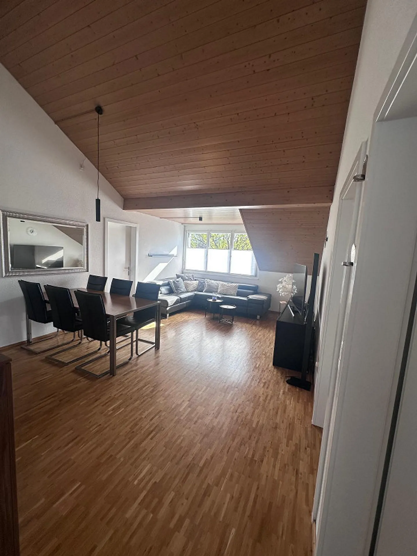 Furnished 3.5-room apartment available from now until the end of October - Photo 2 of 9