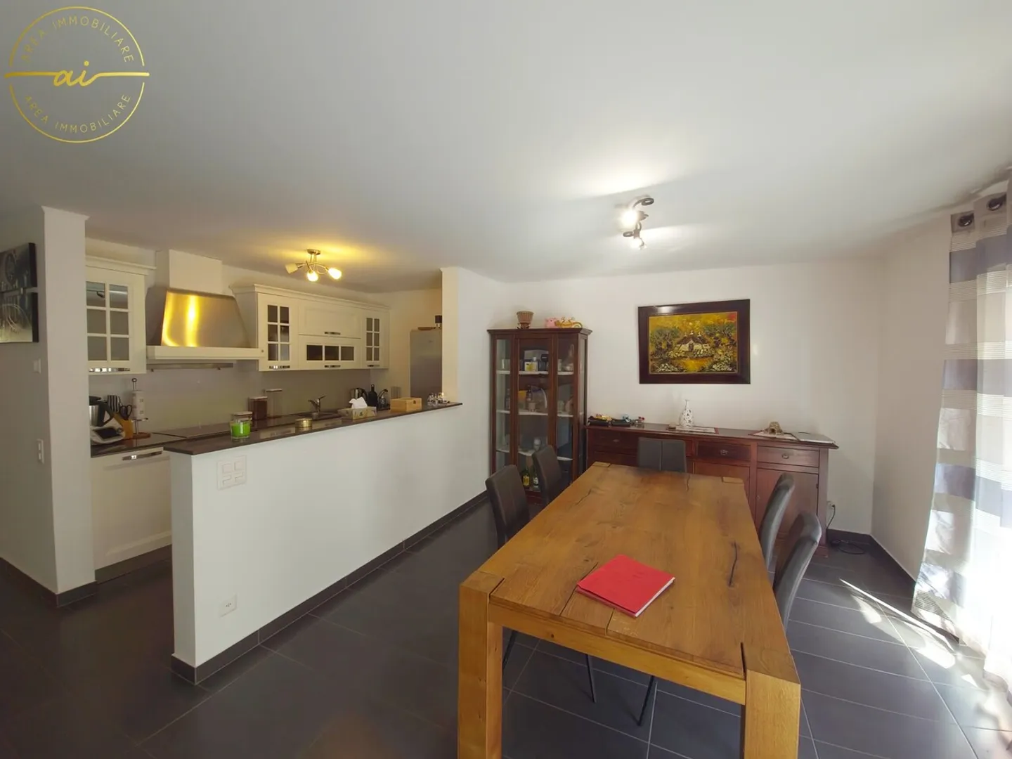 APPARTAMENTO LUMINOSO DI 3,5 LOCALI CON GRANDE BALCONE IN POSIZIONE STRATEGICA A STABIO - Foto 4 di 10