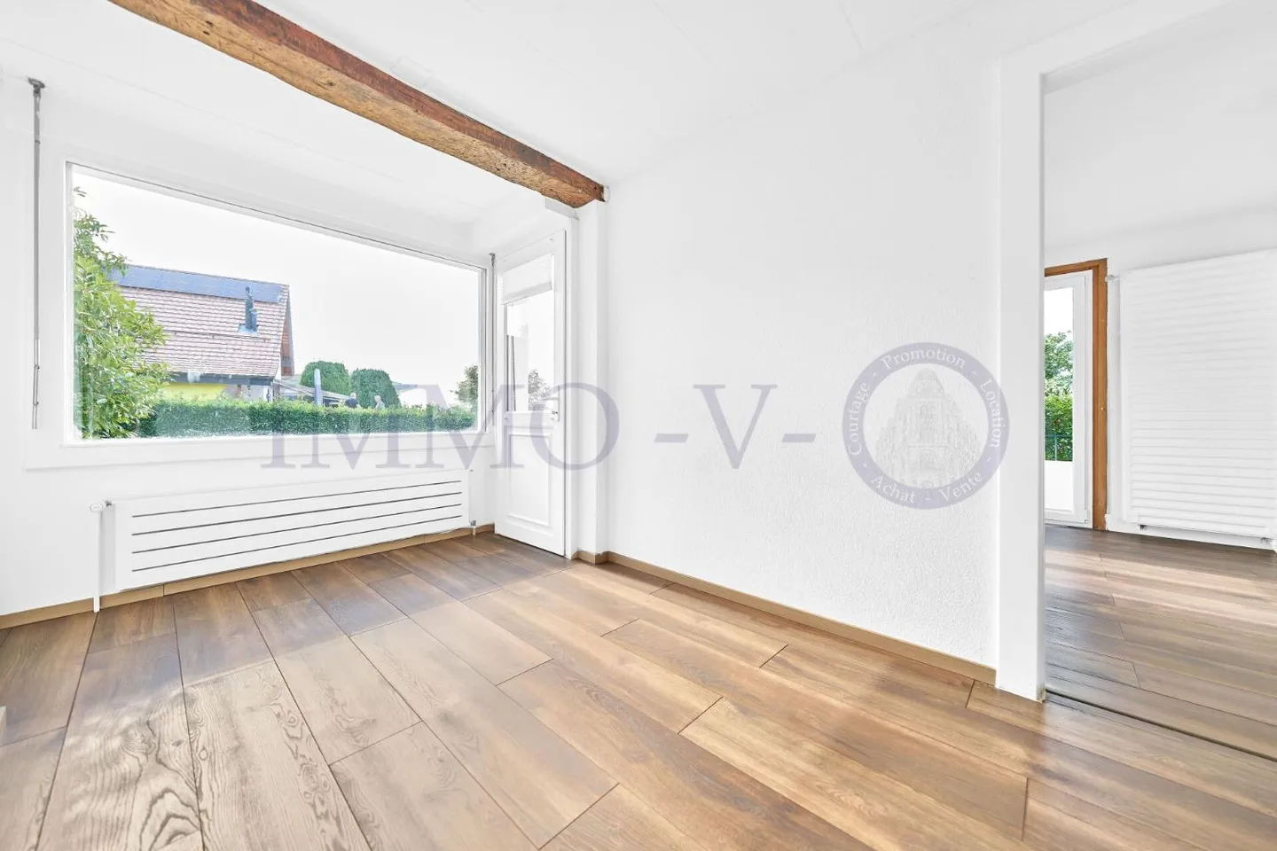 SPACIOUS AND INDIVIDUAL WITH LARGE GARDEN - Photo 7 of 13