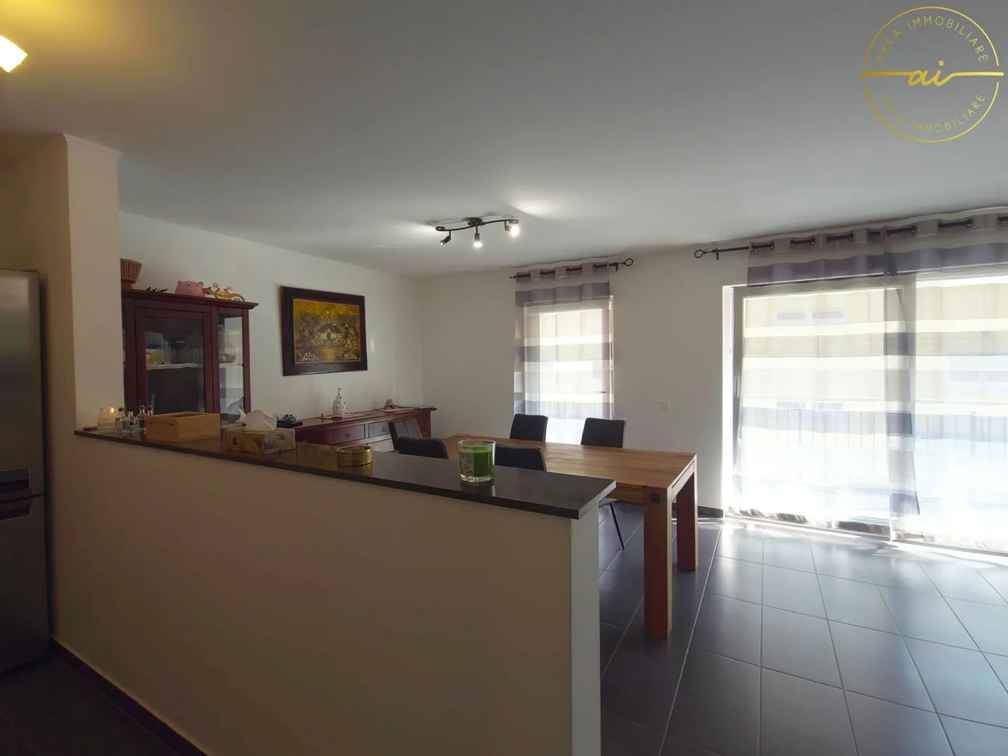 APPARTAMENTO LUMINOSO DI 3,5 LOCALI CON GRANDE BALCONE IN POSIZIONE STRATEGICA A STABIO - Foto 2 di 10