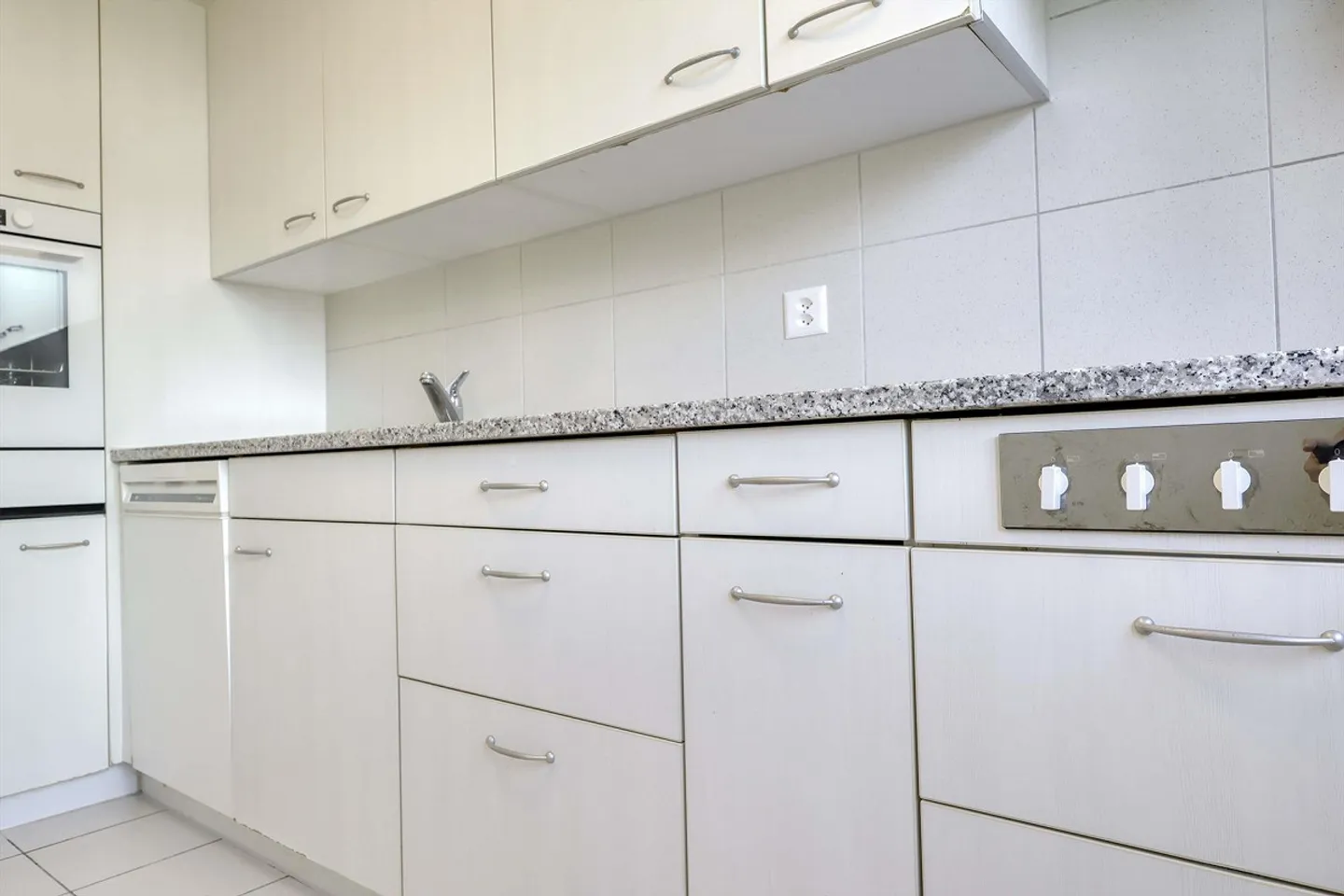 Coliving moderno con un ambiente verde e collegamenti in città a Zurigo-Affoltern - Foto 7 di 16