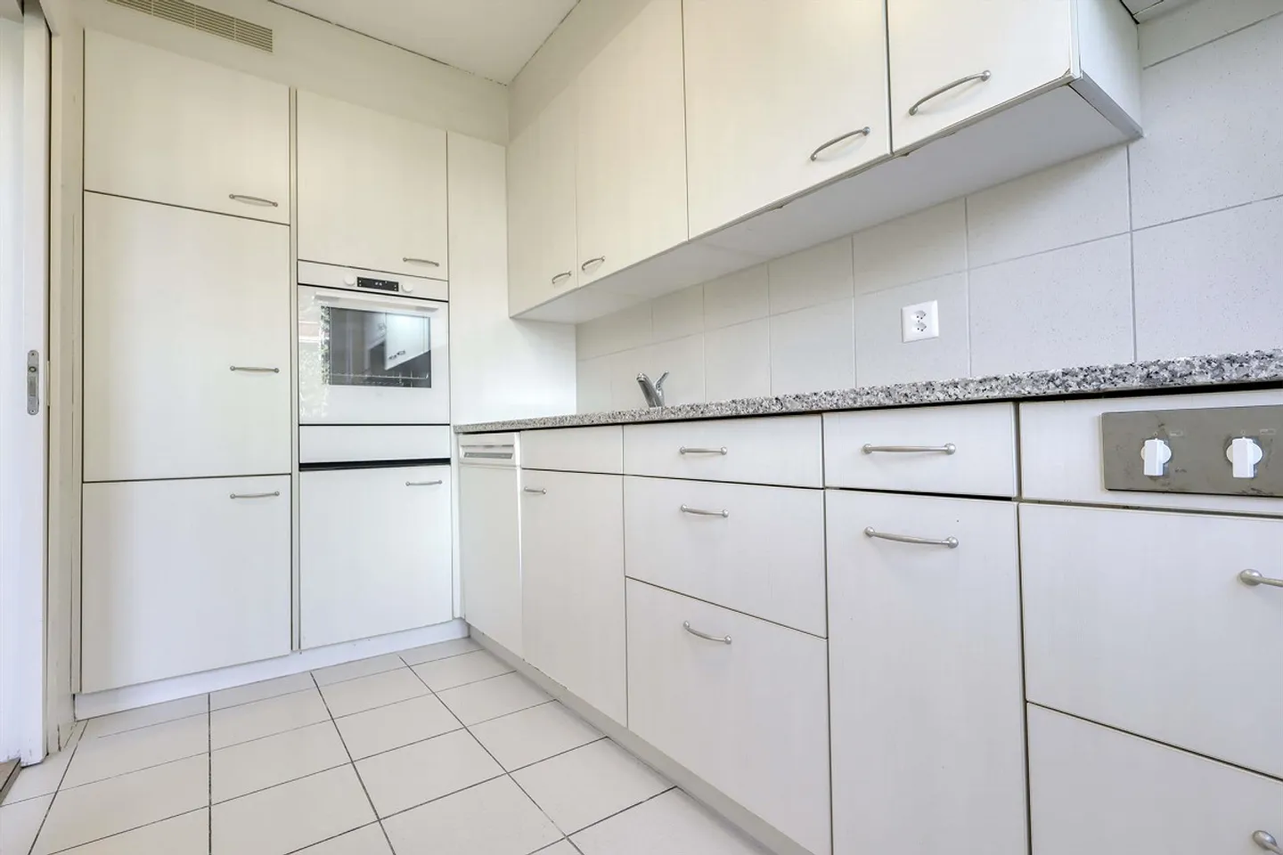 Coliving moderno con un ambiente verde e collegamenti in città a Zurigo-Affoltern - Foto 8 di 16
