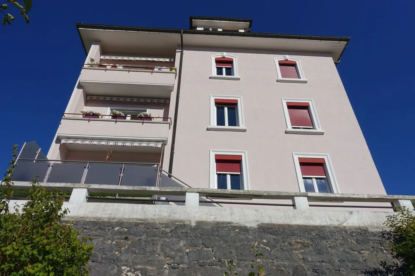 Tramelan - Edificio in affitto con 3 appartamenti + 3 posti auto - Foto 1 di 15