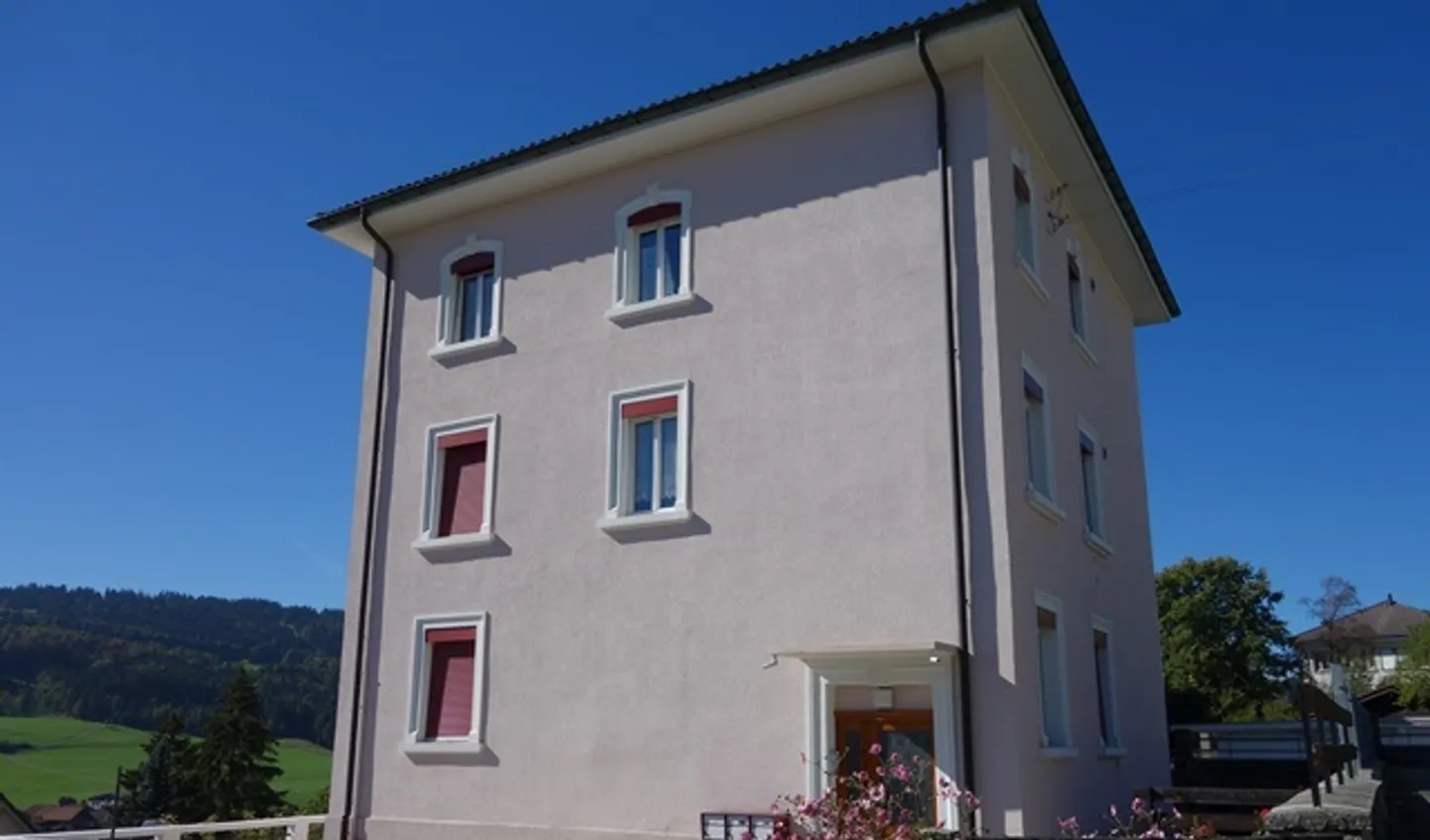 Tramelan - Edificio in affitto con 3 appartamenti + 3 posti auto - Foto 2 di 15