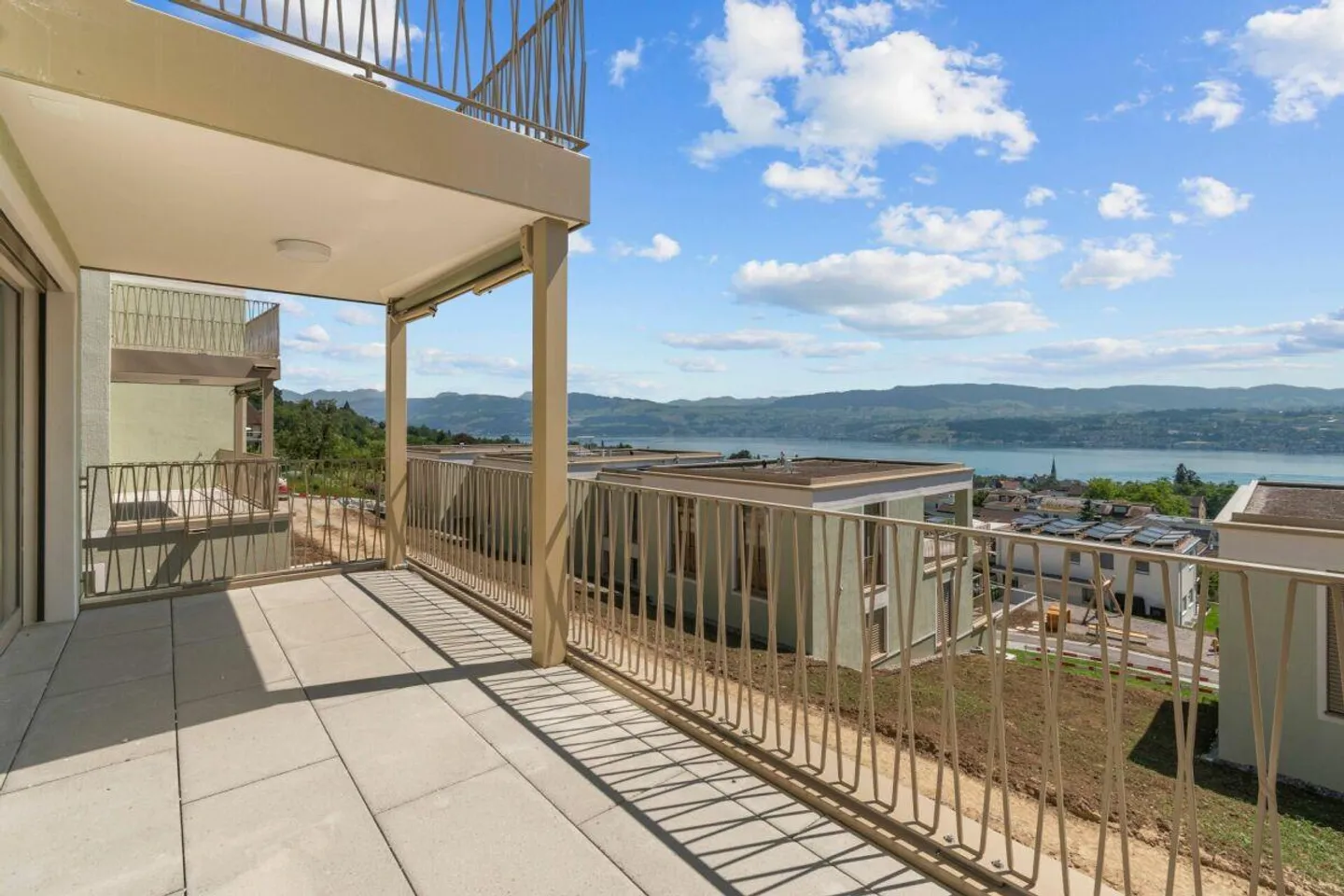 TILIA NEUF | Vivre avec vue sur le lac à 180° - Appartement de 3,5 pièces avec 111 m2 NWF - Prêt à emménager à partir de mi-octobre 2026 - Photo 8 sur 16
