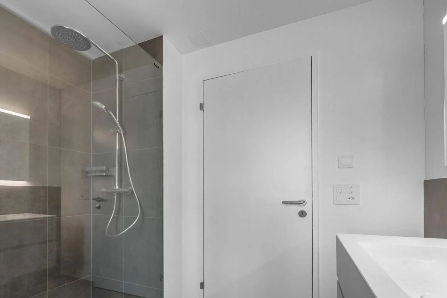 TILIA NEUF | Vivre avec vue sur le lac à 180° - Appartement de 3,5 pièces avec 111 m2 NWF - Prêt à emménager à partir de mi-octobre 2026 - Photo 12 sur 16
