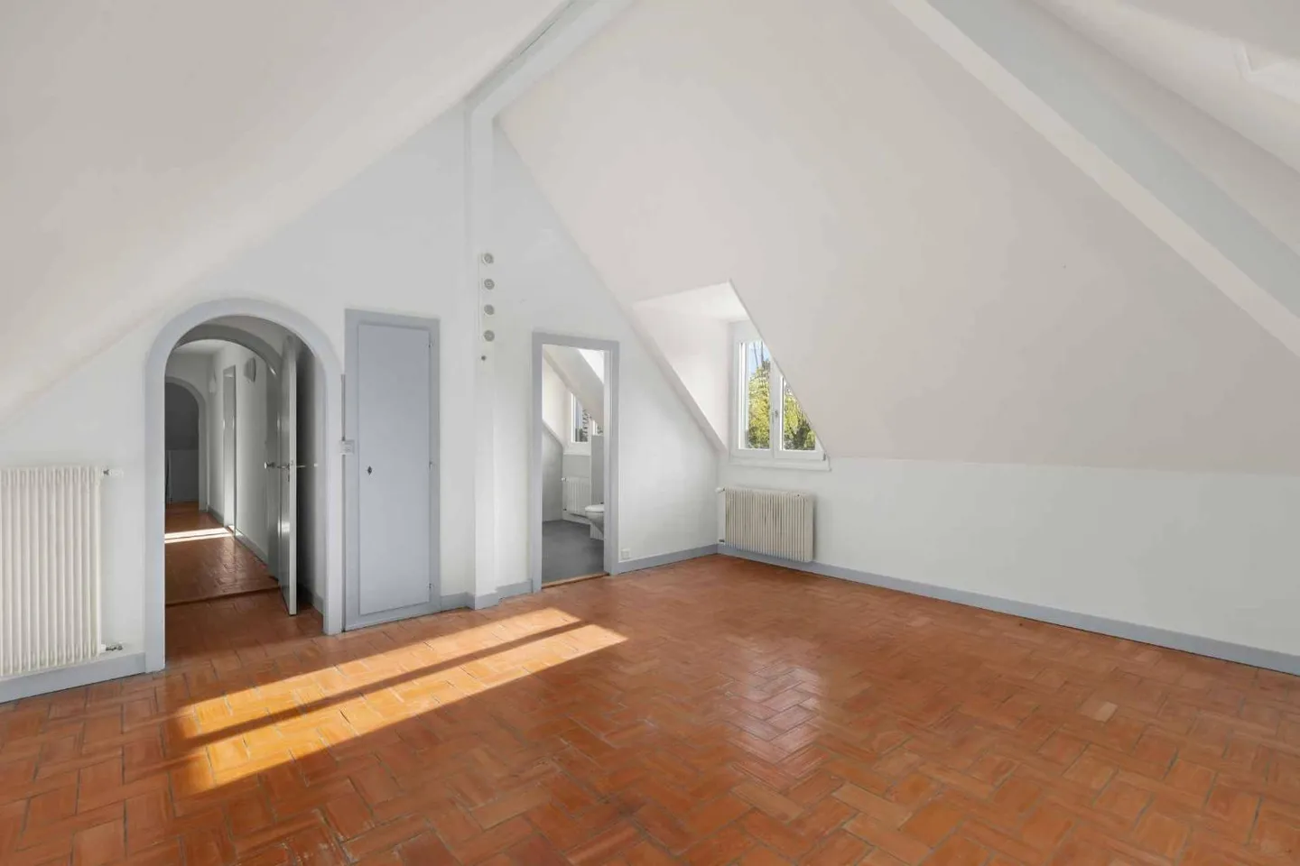 Lausanne : Maison familiale rénovée avec jardin extraordinaire - Photo 9 sur 13