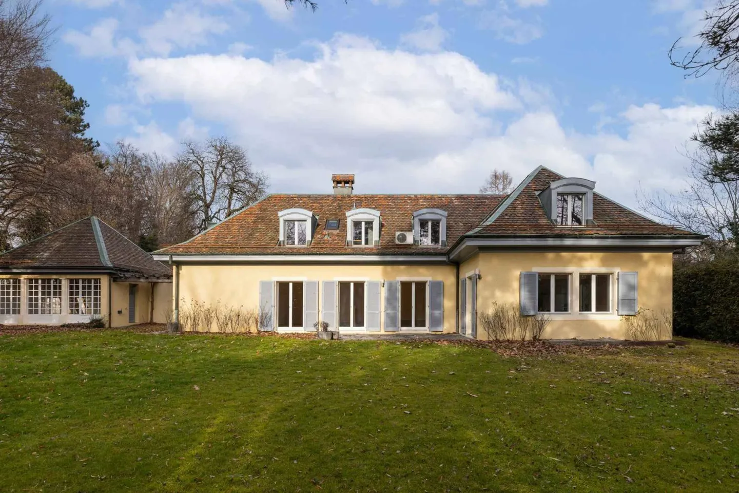 Lausanne : Maison familiale rénovée avec jardin extraordinaire - Photo 13 sur 13