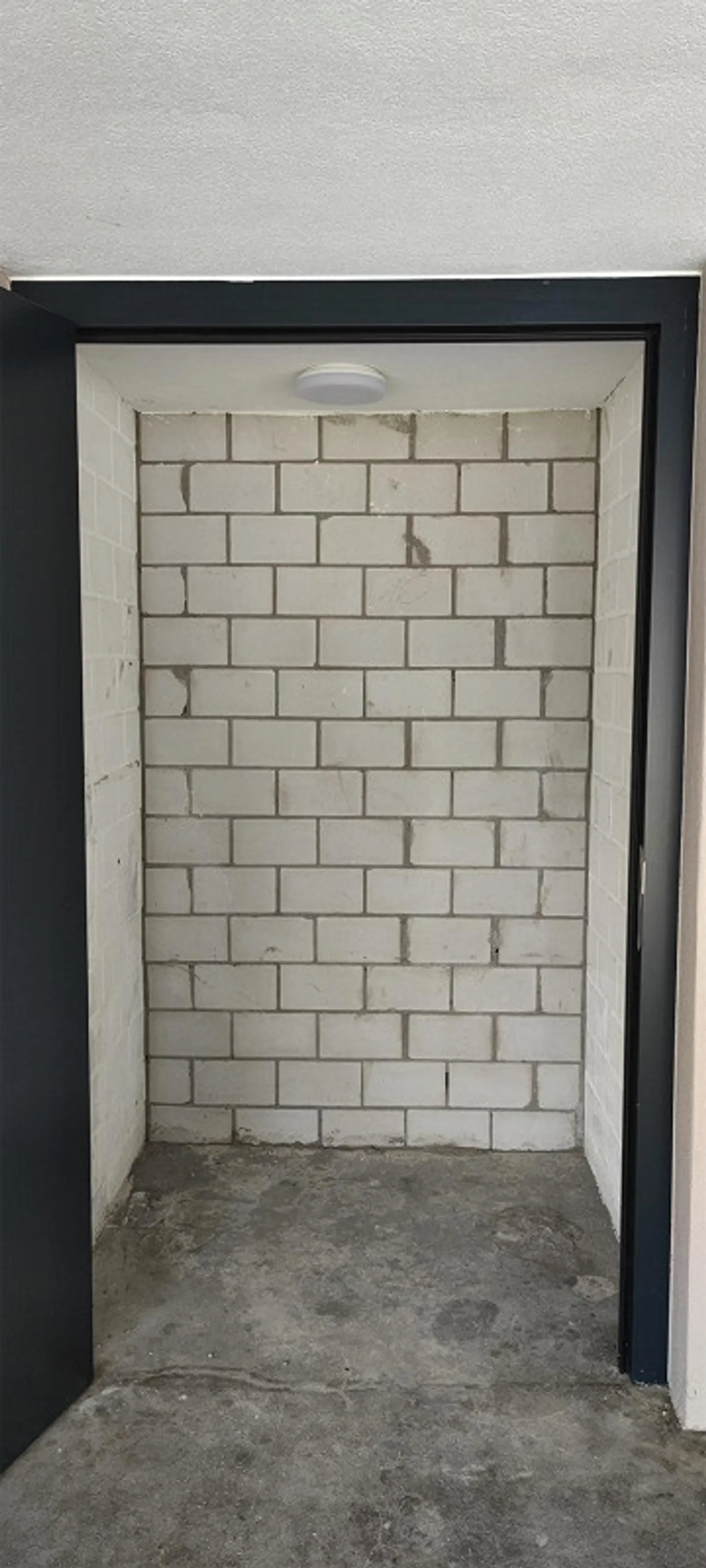 We are renting a storage room immediately or by arrangement - Photo 2 of 2