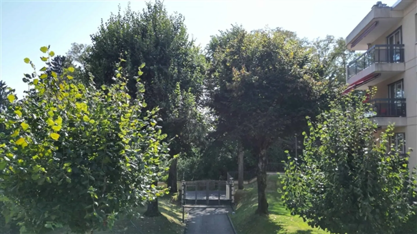 Appartement 4,5 pièces dans un calme absolu - Résidence de luxe - Photo 11 sur 13