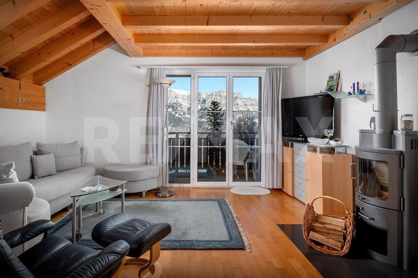 Appartamento esclusivo di 2,5 stanze con mansarda aggiuntiva e vista da sogno - Foto 4 di 13