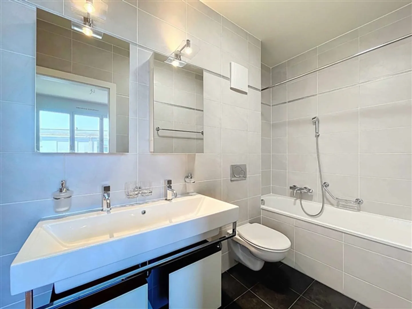 Appartement 4,5 pièces dans un calme absolu - Résidence de luxe - Photo 7 sur 13