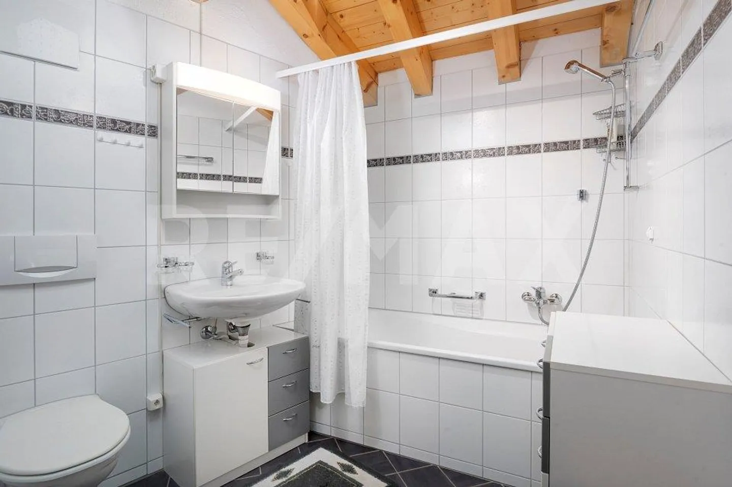 Appartamento esclusivo di 2,5 stanze con mansarda aggiuntiva e vista da sogno - Foto 9 di 13