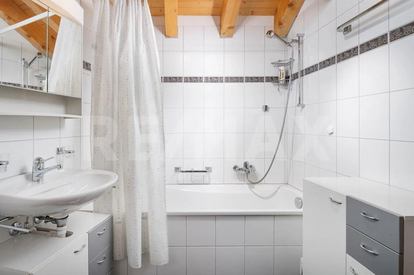 Appartamento esclusivo di 2,5 stanze con mansarda aggiuntiva e vista da sogno - Foto 10 di 13