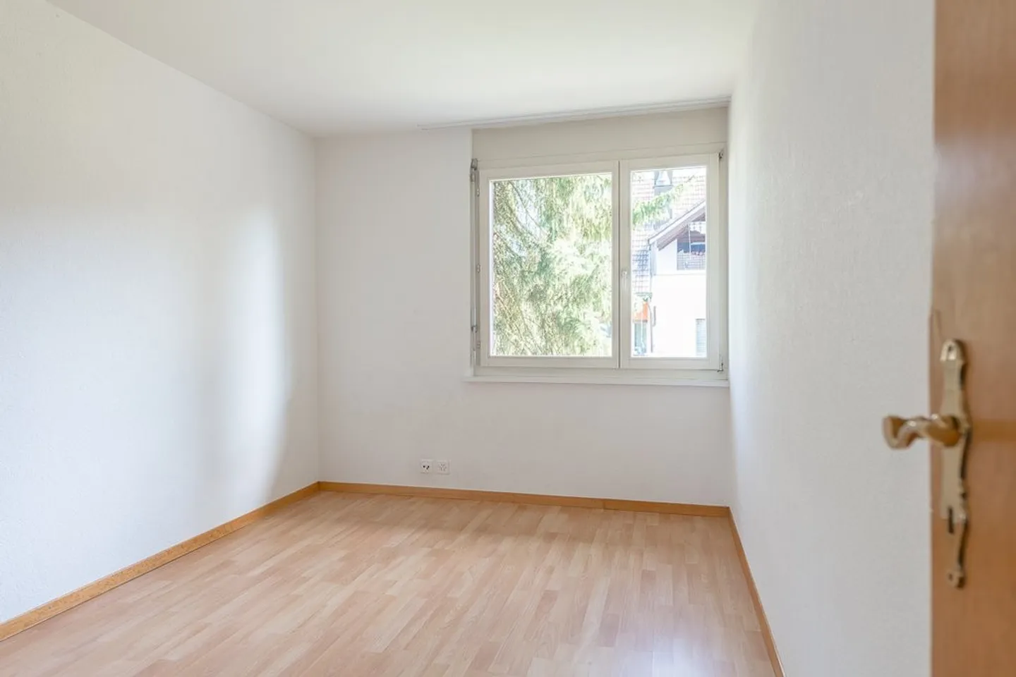 Appartement spacieux 4.5 pièces - Photo 3 sur 8
