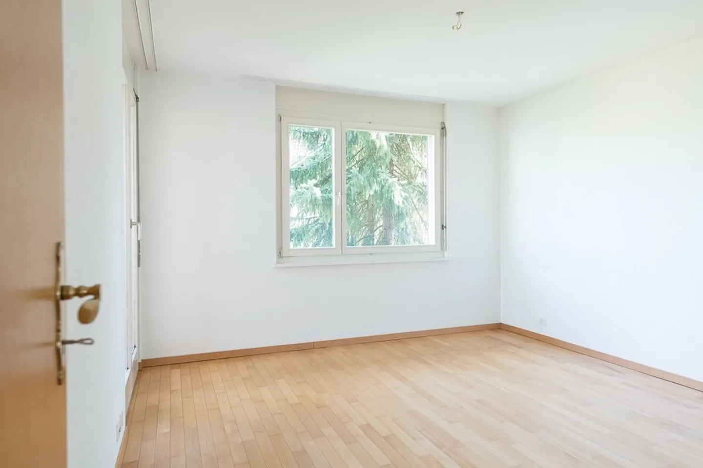 Appartement spacieux 4.5 pièces - Photo 4 sur 8
